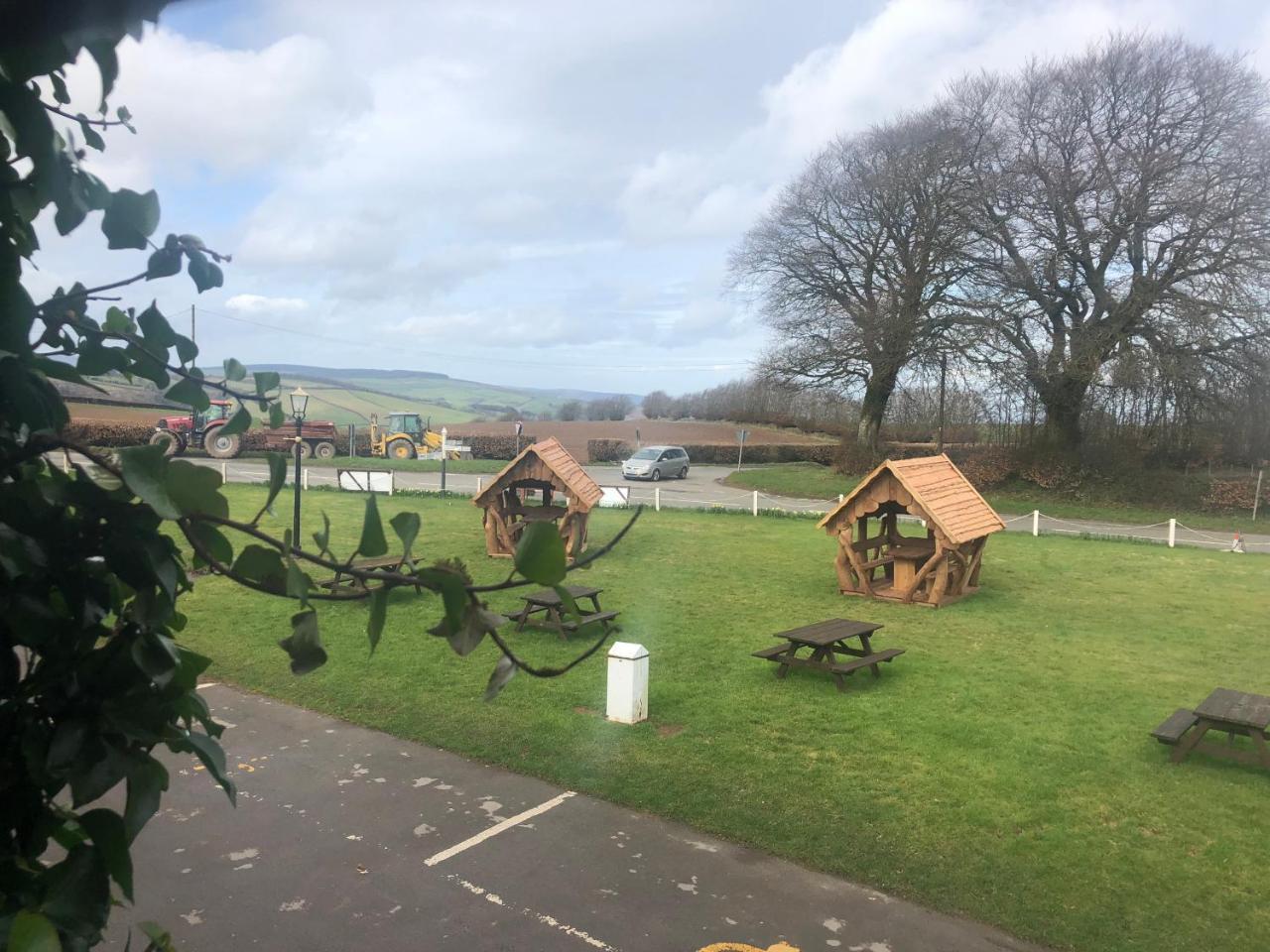 Raleghs Cross Inn Clatworthy Екстериор снимка